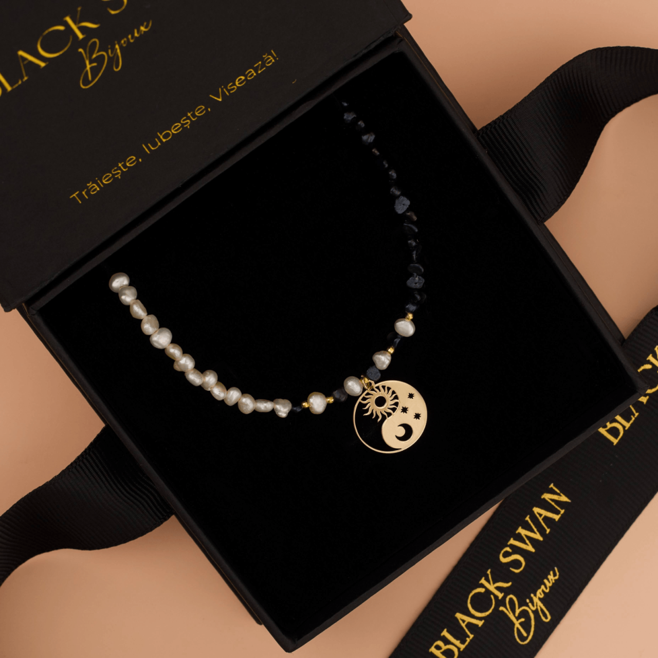 Colier din perle albe si perle negre yng yang si pandantiv din Aur 14K Soarele si Luna [3]