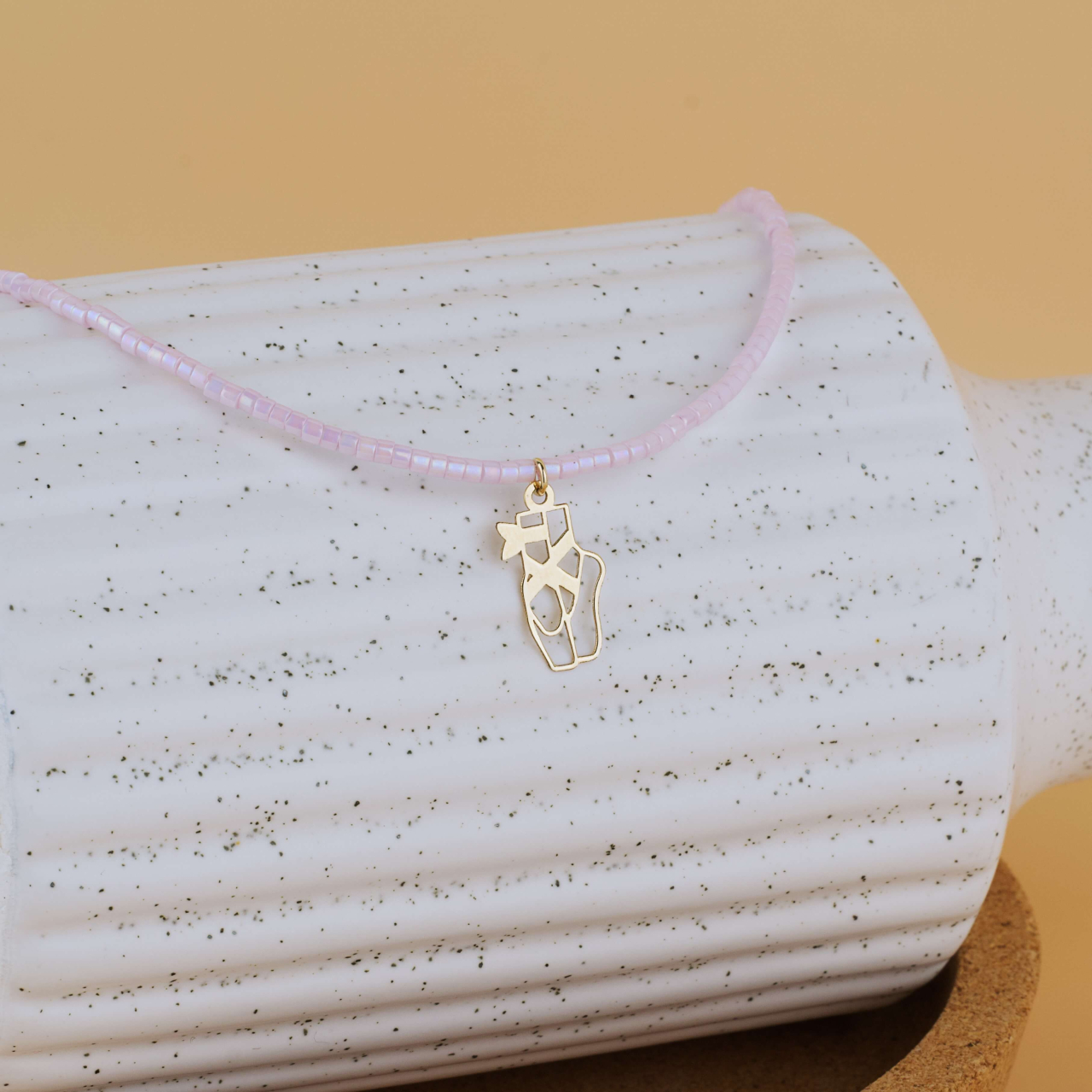 Chocker colorat cu margele Miyuki roz si pandantiv picioruse de balerina din Aur 14K [2]