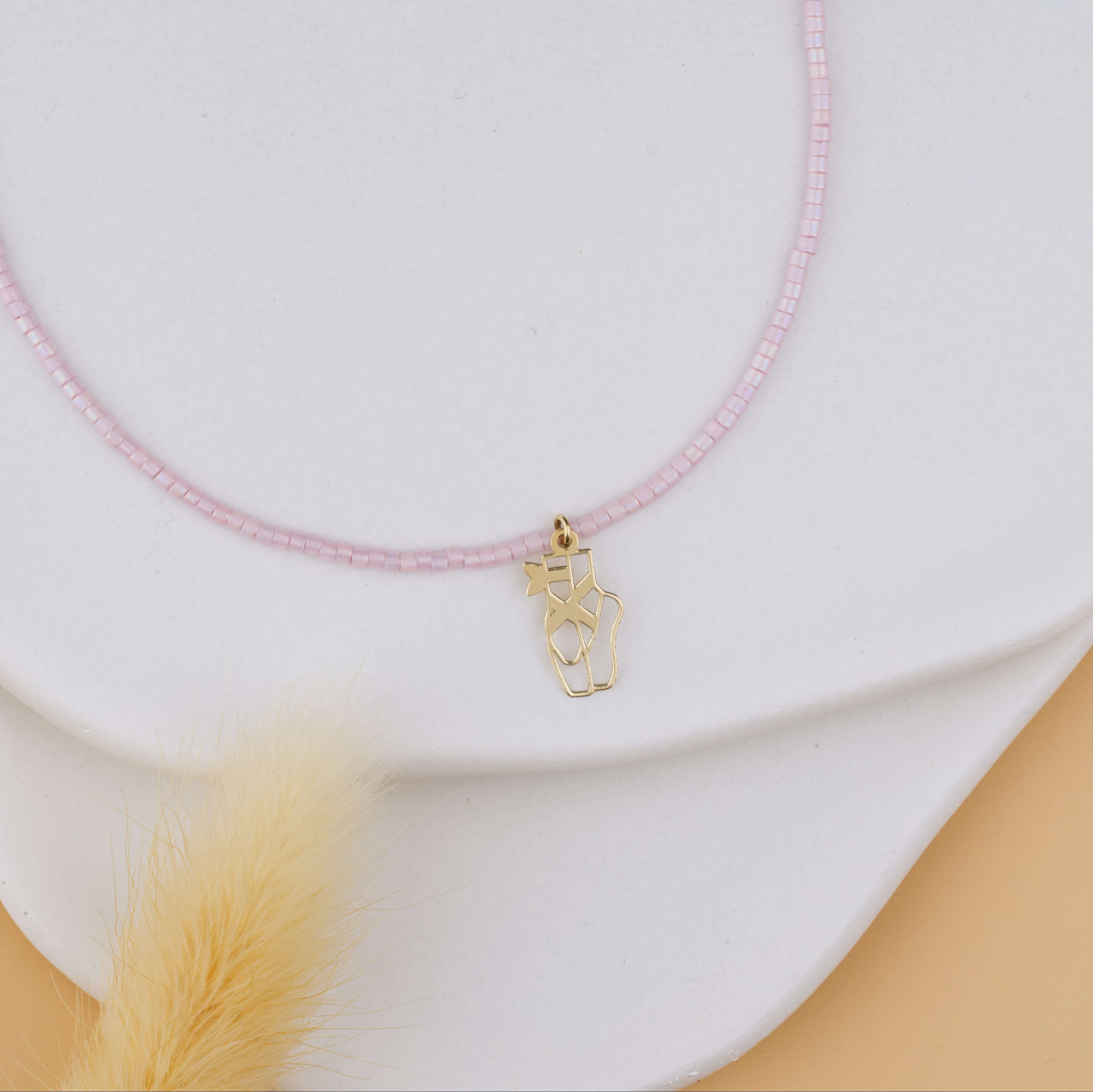 Chocker colorat cu margele Miyuki roz si pandantiv picioruse de balerina din Aur 14K [4]