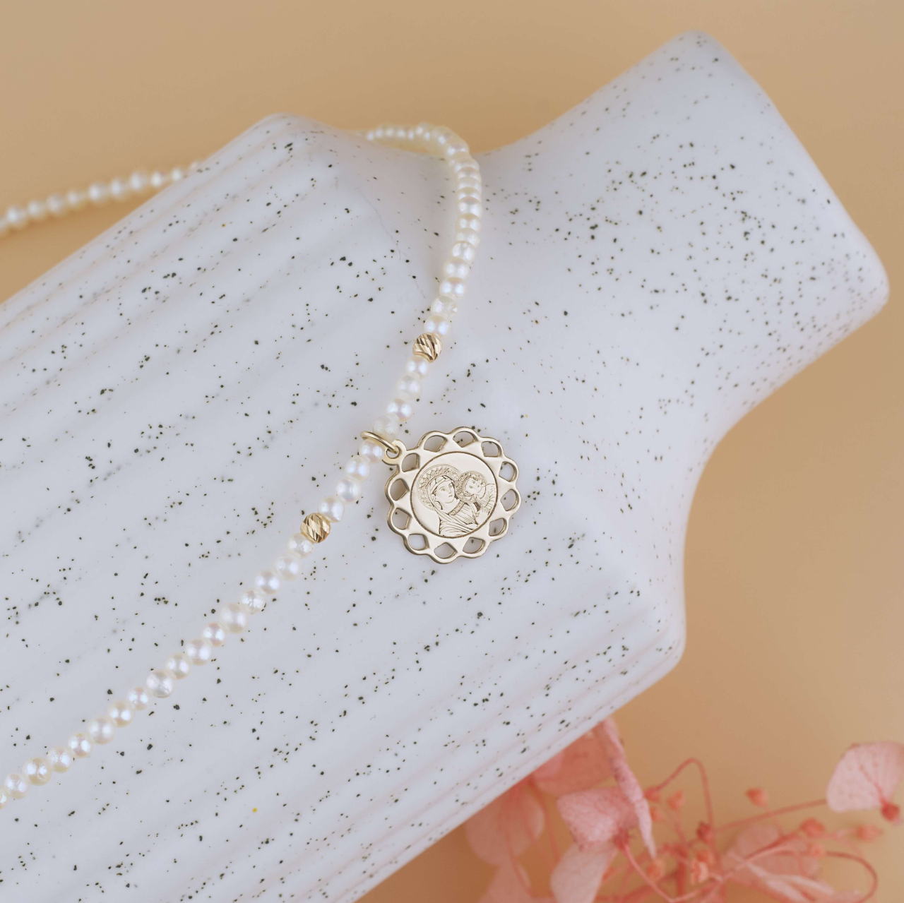 Colier din perle rotunde de cultura si pandantiv din Aur 14K Icoana Maica Domnului / Fecioara Maria [4]