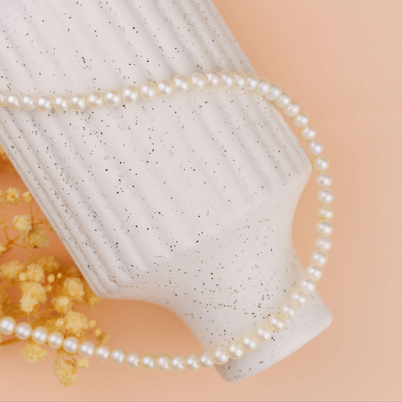 Colier clasic din perle naturale de cultura albe rotunde 4 mm AAA+ si prindere din Aur 14K - Choker Perle si Aur [2]