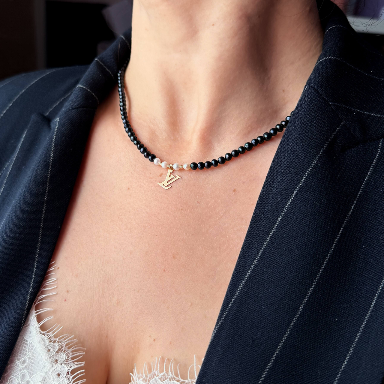 Colier perle negre LV cu bilute striate din Aur 14K [3]