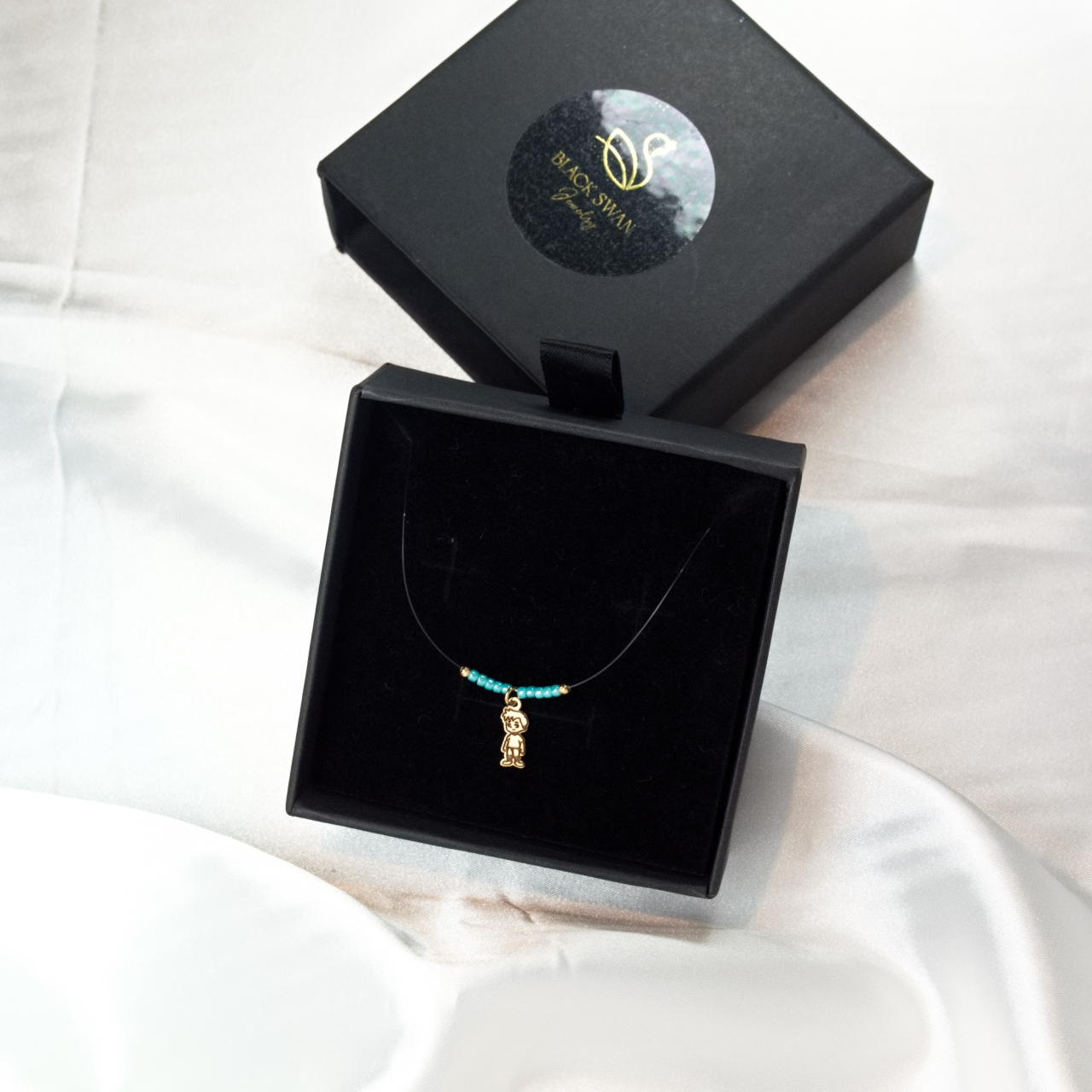 Lantisor cu fir transparent si pandantiv baietel din aur 14K [4]