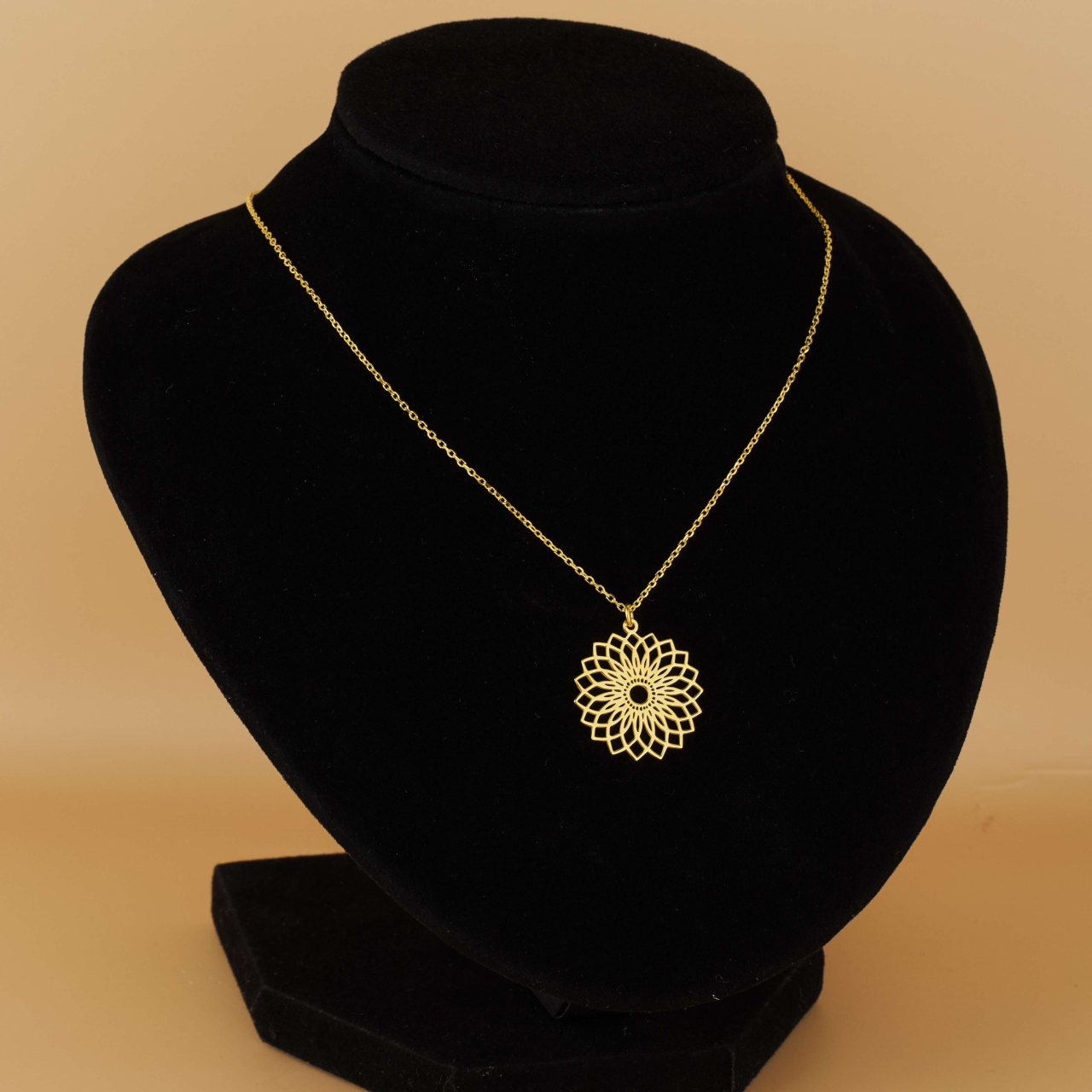 Lantisor din Argint 925 placat cu Aur 18K si pandantiv Floare Mandala [2]