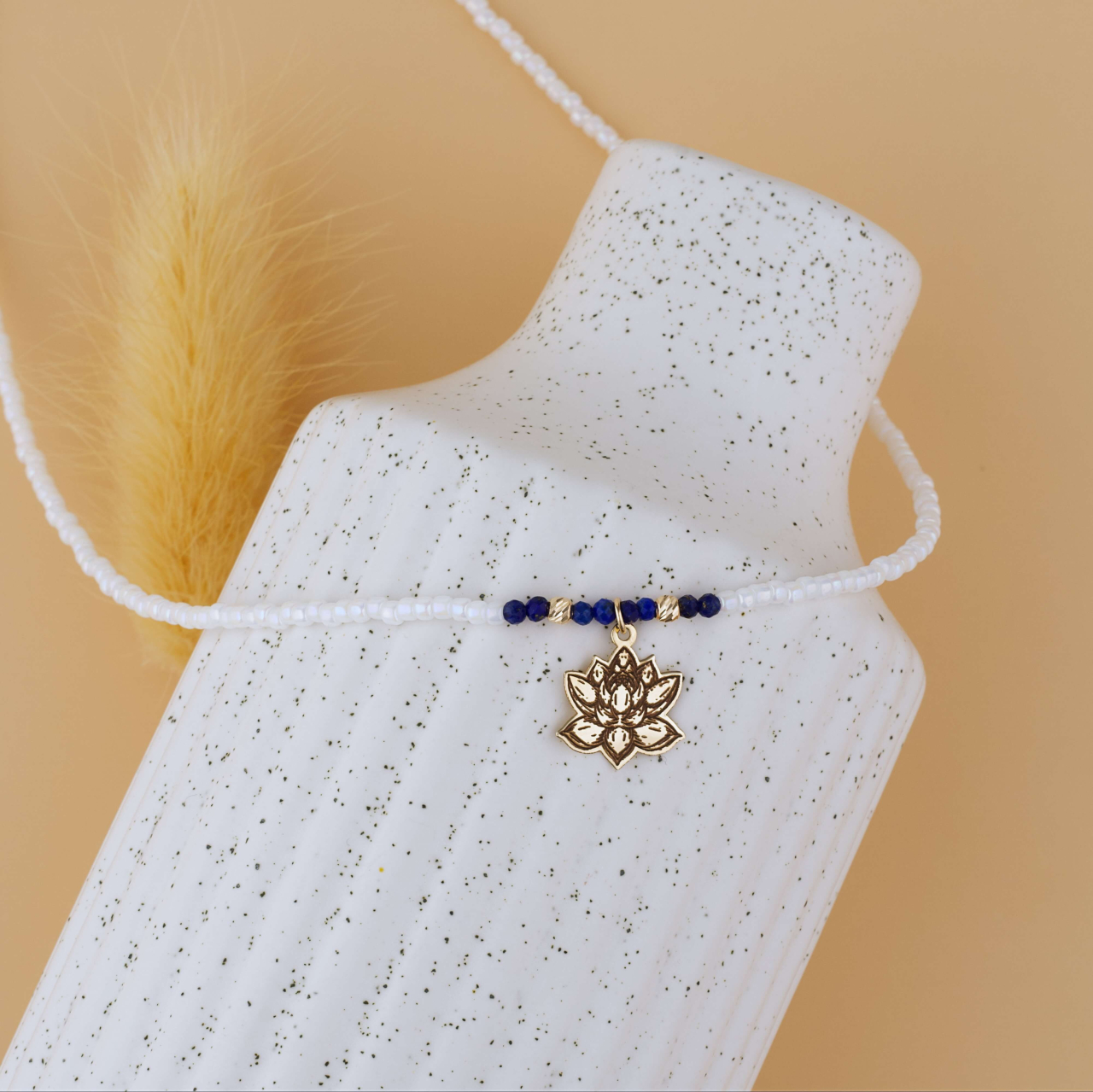 Choker margele toho albe si pietre semipretioase Lapiz Lazuli - Pandantiv Aur 14K Floare de Lotus [2]