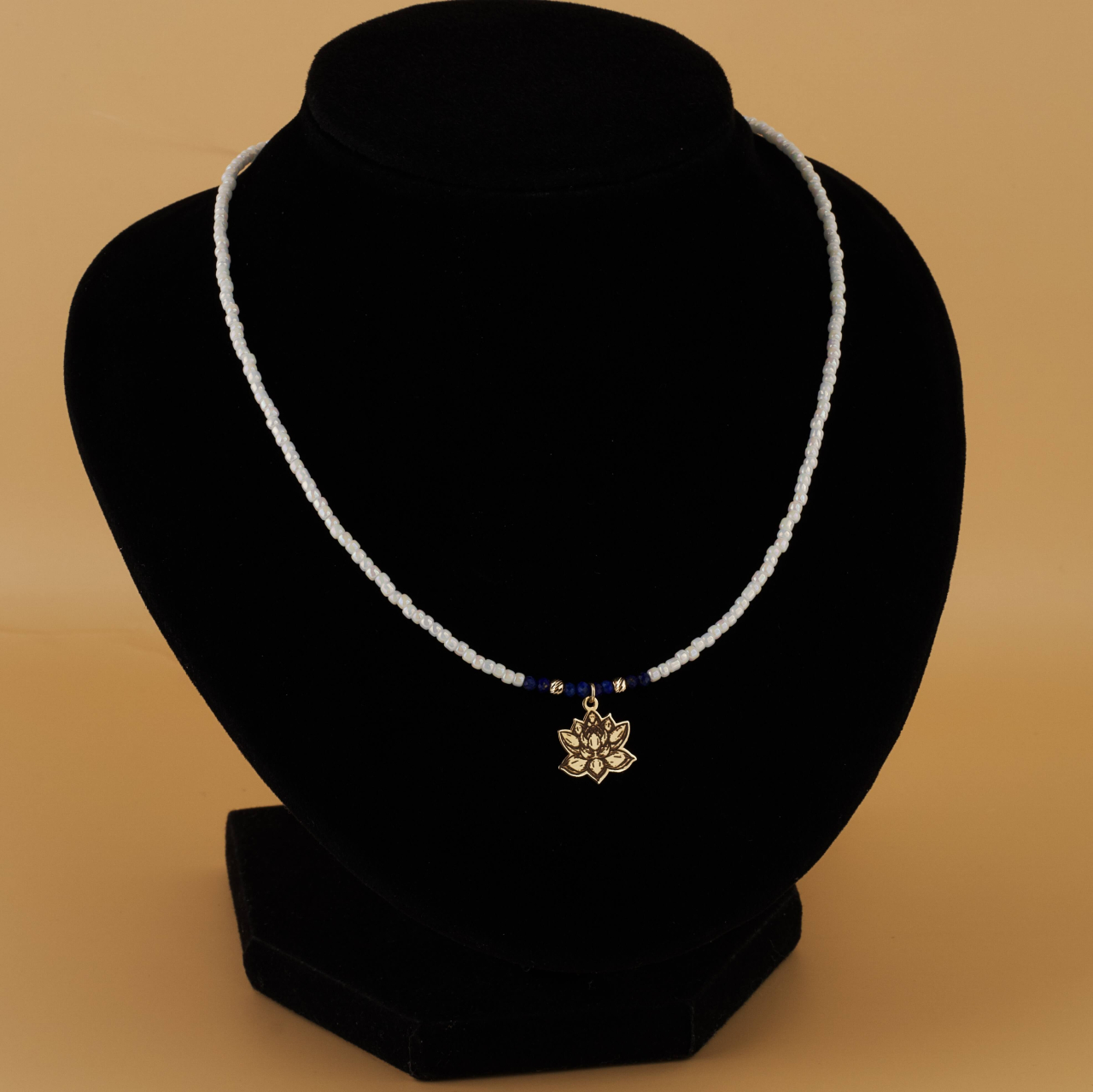 Choker margele toho albe si pietre semipretioase Lapiz Lazuli - Pandantiv Aur 14K Floare de Lotus [3]