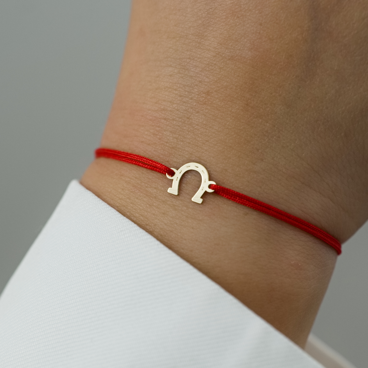 Martisor bratara cu snur Potcoava din aur 14K [2]