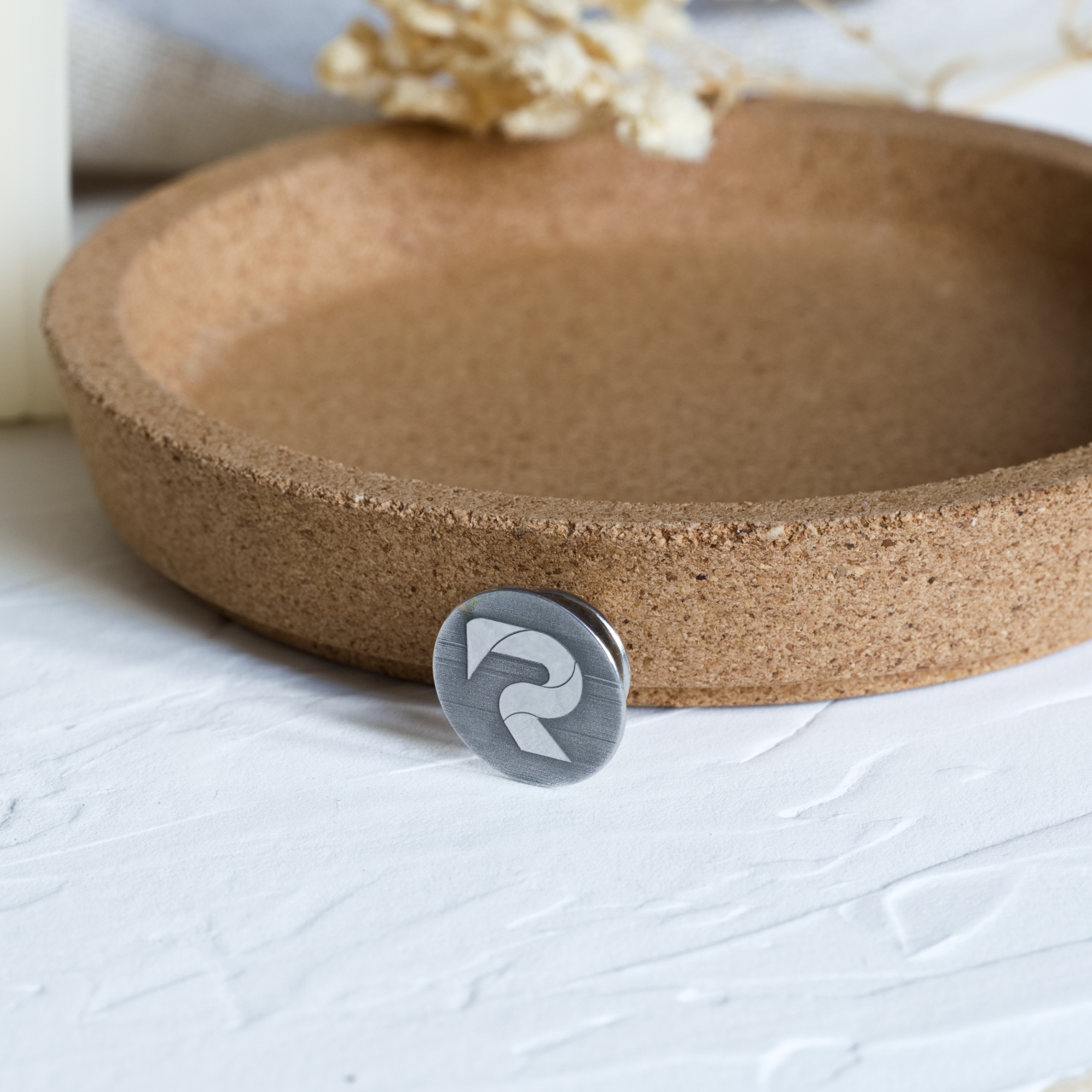 Pin rotund pentru sacou personalizat cu logo firma  - Argint 925 suflat cu Aur 14K [2]