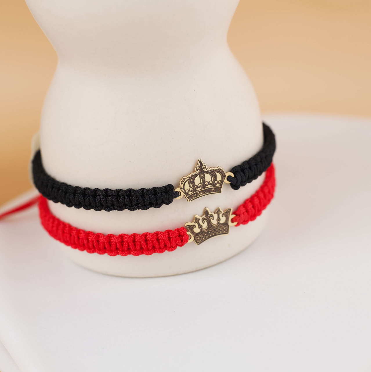 Set cuplu bratari cu snur si banut Aur 'Her King'/ 'His Queen' [6]