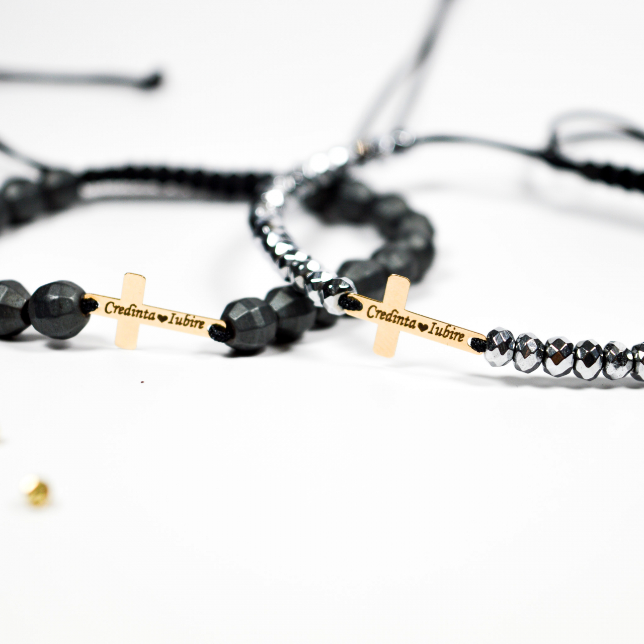 Set cuplu bratari reglabile cu snur si cruciulita din aur 14K - Mesaj gravat [2]