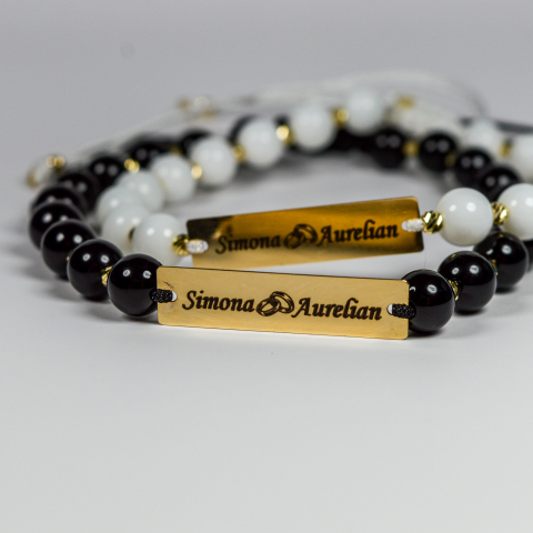 Set cadou cuplu - Bratari cu bilute din aur 14K, onyx si placuta din aur 14K gravata personalizat [8]