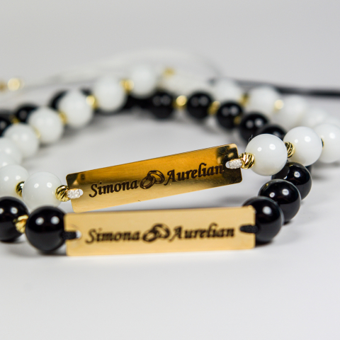 Set cadou cuplu - Bratari cu bilute din aur 14K, onyx si placuta din aur 14K gravata personalizat [1]