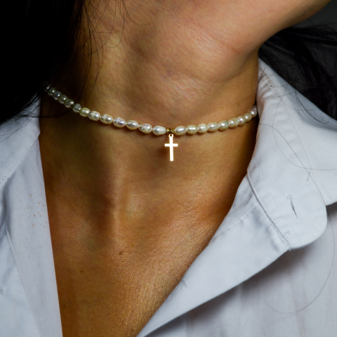 Colier perle naturale - Colier din perle la baza gatului, pandativ crucriulita din aur 14K si bilute din aur de 14K 2.5mm