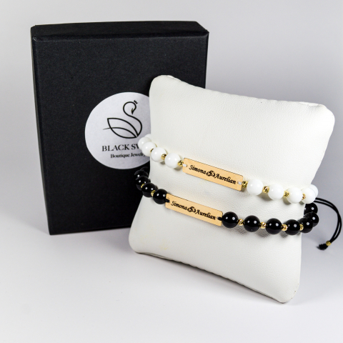 Set cadou cuplu - Bratari cu bilute din aur 14K, onyx si placuta din aur 14K gravata personalizat [7]