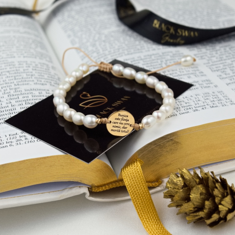 Cadou pentru parinti - Bratara perle de cultura albe si banut din aur 14K 12mm - Cadou Bunica