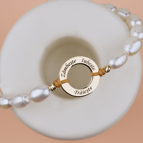 Bratari cu perle naturale - Bratara dama din perle de cultura naturale si disc aur 14K 'Zambeste, Iubeste, Traieste' - Snur matase reglabil