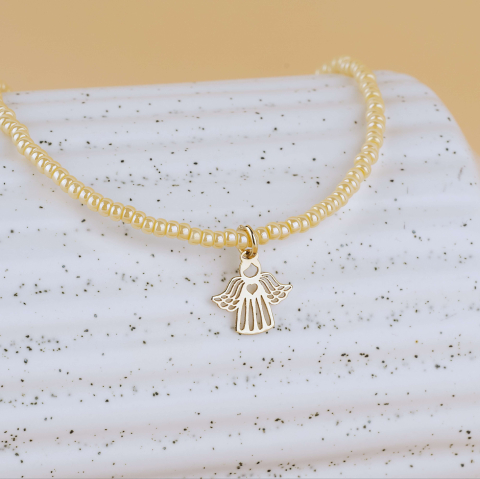 Coliere margele colorate si aur - Chocker colorat cu margele Miyuki crem si pandantiv Ingeras Protector din Aur 14K