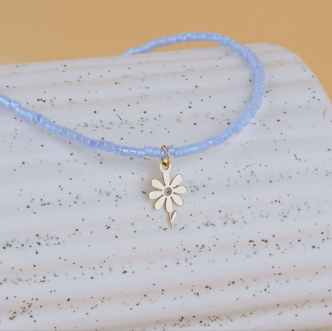 Coliere margele colorate si aur - Chocker colorat cu margele Miyuki Blue si pandantiv stilizat jucaus Daisy / Margareta din Aur 14K