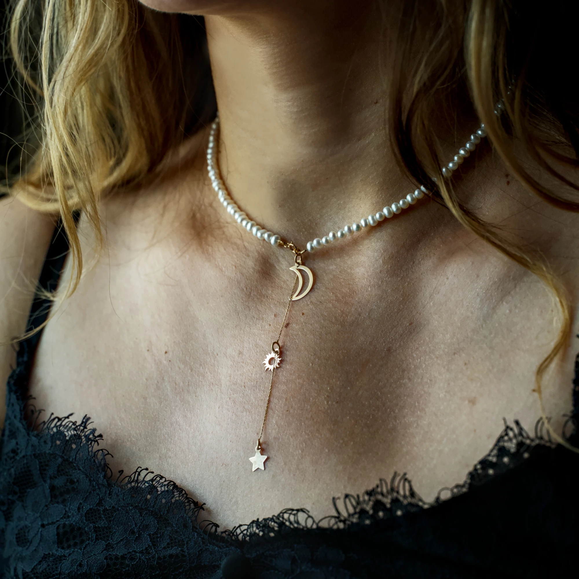 COLIERE - Colier perle cu lantisor aur 14K extensie Univers - Luna Soare Stele