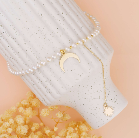 AUR - Colier perle albe de cultura si pandantive din Aur 14K Soarele si Luna - Perle 4 mm AAA+