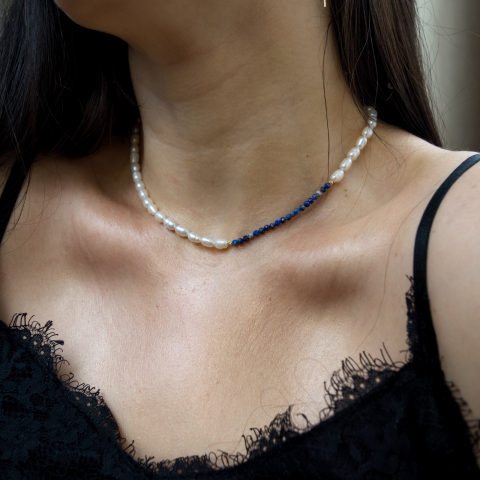 Colier perle naturale - Colier din perle cu bile din aur si cristale naturale Lapis lazuli