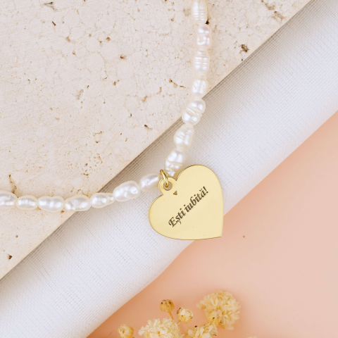 CADOURI - Colier din perle de cultura bob de orez 3-4 mm si pandantiv inima gravat 'Esti iubita' 13mm din Argint placat cu Aur 18K