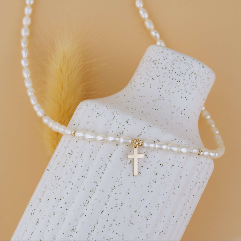 Colier din perle la baza gatului, pandativ crucriulita din aur 14K si bilute din aur de 14K 2.5mm