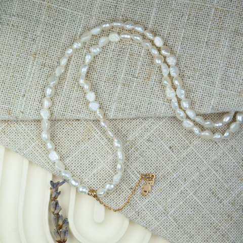 Colier perle mici cu extensie de lantisor aur si pandantiv baietel / fetita Aur 14K [1]