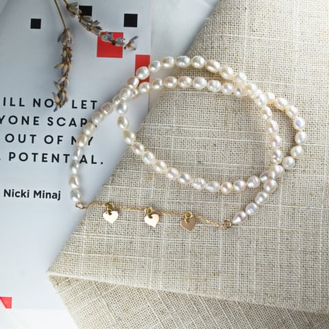 Colier perle naturale - Colier din perle naturale de cultura si lantisor din aur 14K cu trei pandantive inima