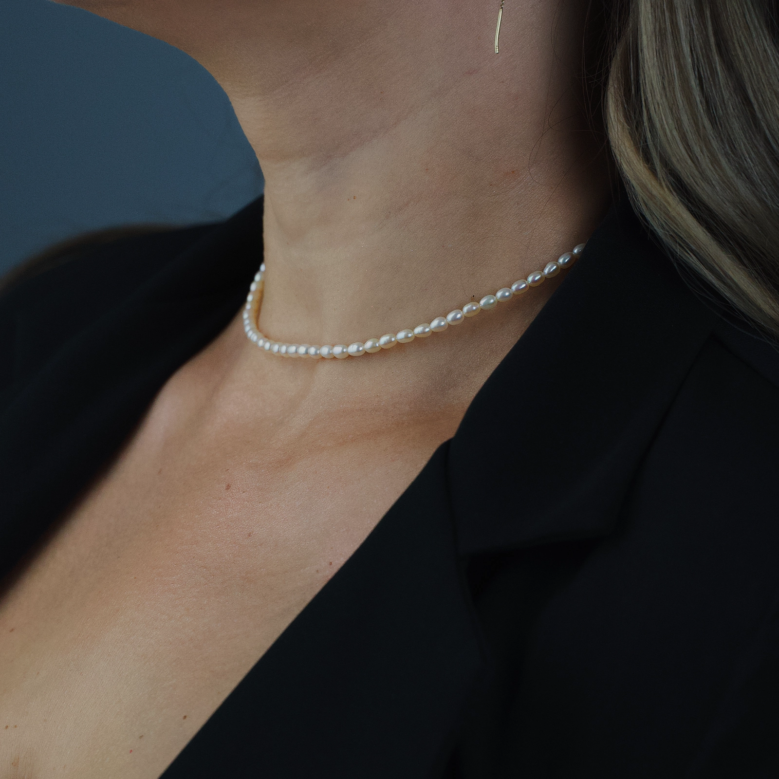 Colier simplu perle mici de cultura cu extensie lantisor si banut din Aur 14K - [2]