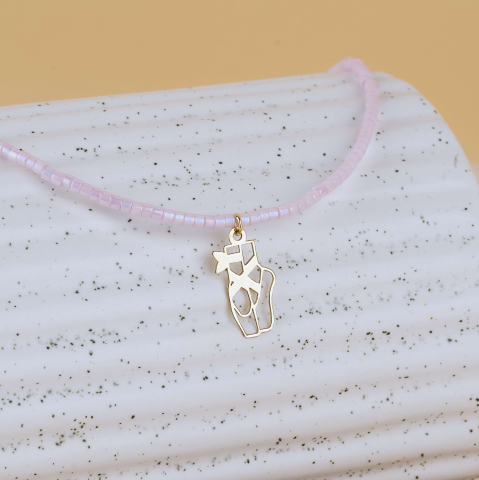 Coliere margele colorate si aur - Chocker colorat cu margele Miyuki roz si pandantiv picioruse de balerina din Aur 14K