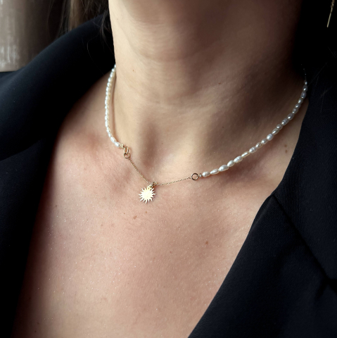 Coliere din perle naturale cu aur - Colier perle cu lantisor din aur 14K si pandantiv din aur 'Soare'