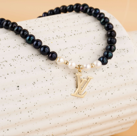 Coliere din perle naturale cu aur - Colier perle negre LV cu bilute striate din Aur 14K