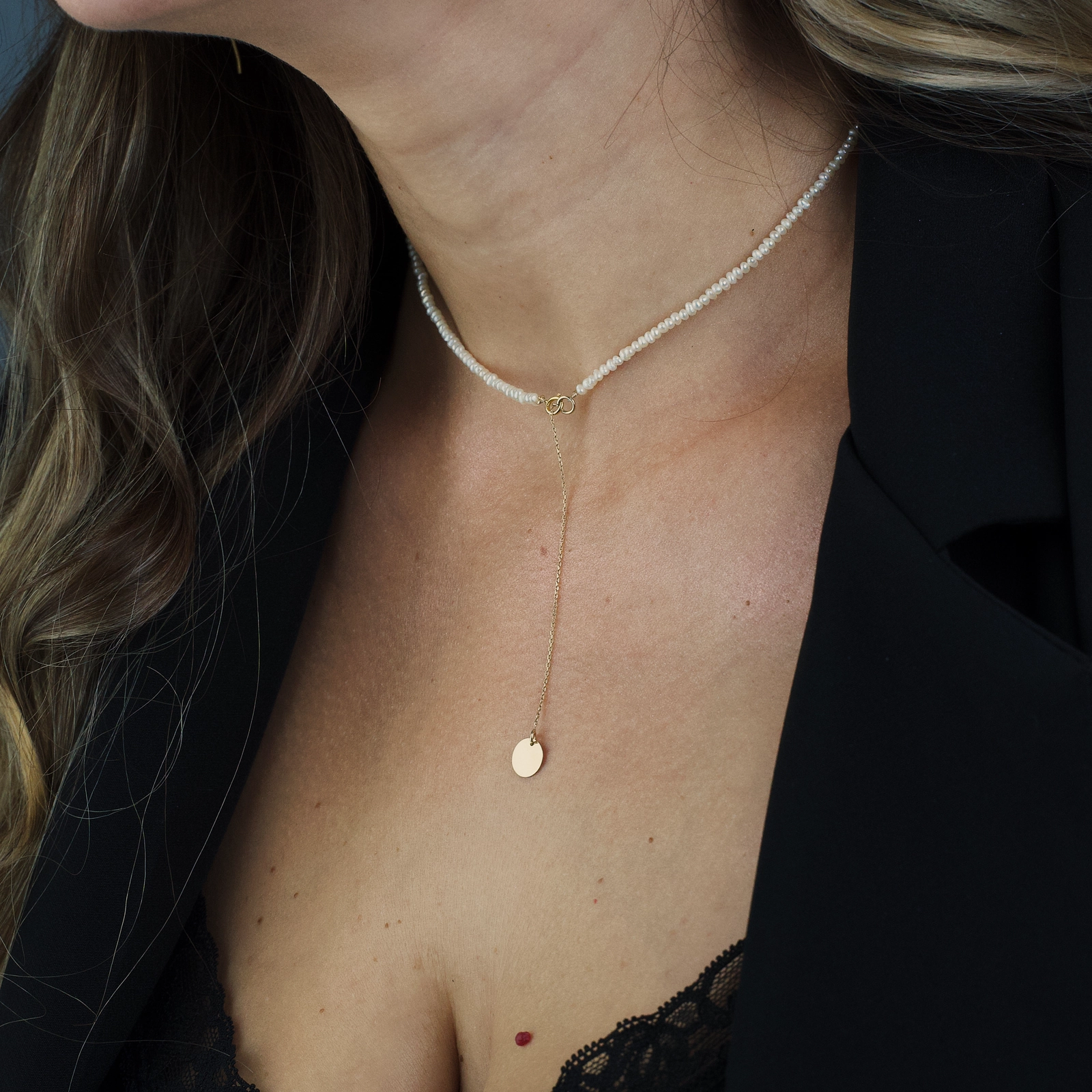 Colier perlute mici si pandantiv banut din aur 14K 8 mm cu extensie de lantisor [2]