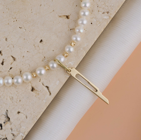 Cadouri pentru Absolvire - Colier perle naturale si pandantiv bisturiu inspired Aur 14K