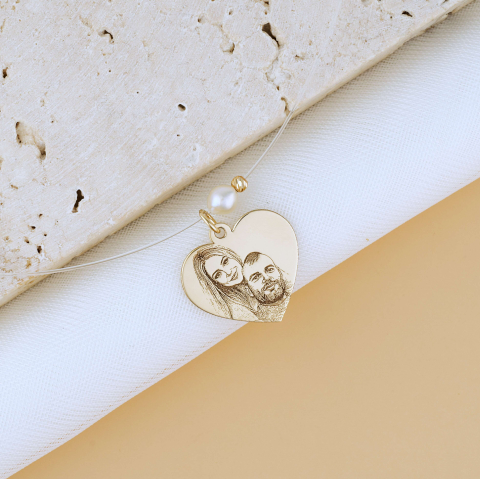 Cadouri pentru EA - Lantisor cu fir transparent si medalion din aur inima gravat cu poza