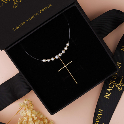 AUR - Colier fir trasparent si pandantiv cruce mare din Aur 14K cu perle naturale si bilute din Aur disco 2.5 mm