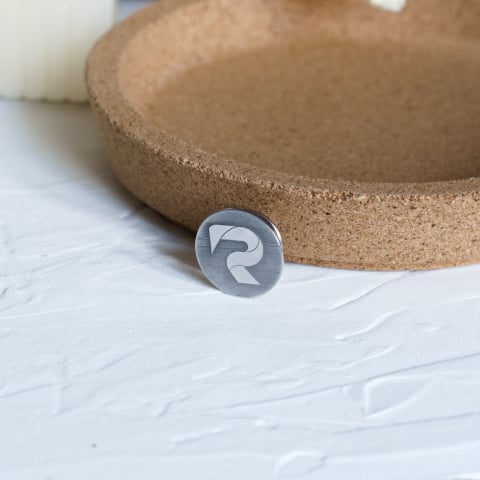 PINI SACOU - Pin rotund pentru sacou personalizat cu logo firma  - Argint 925 suflat cu Aur 14K