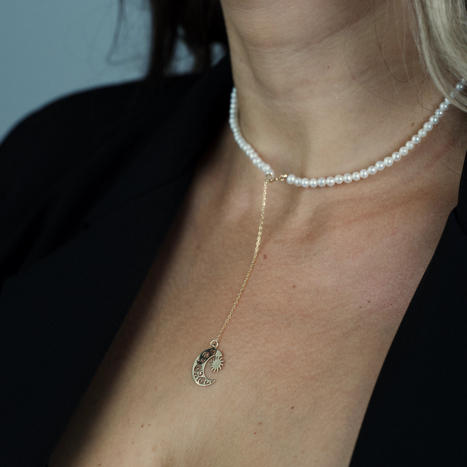 Colier perle naturale rotunde si pandantiv extensie lantisor Eclipsa/ Semiluna din Aur 14K [2]