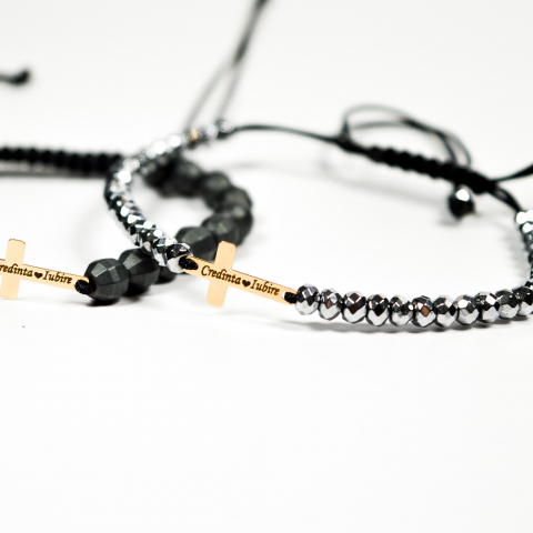 Set cuplu bratari reglabile cu snur si cruciulita din aur 14K - Mesaj gravat [3]