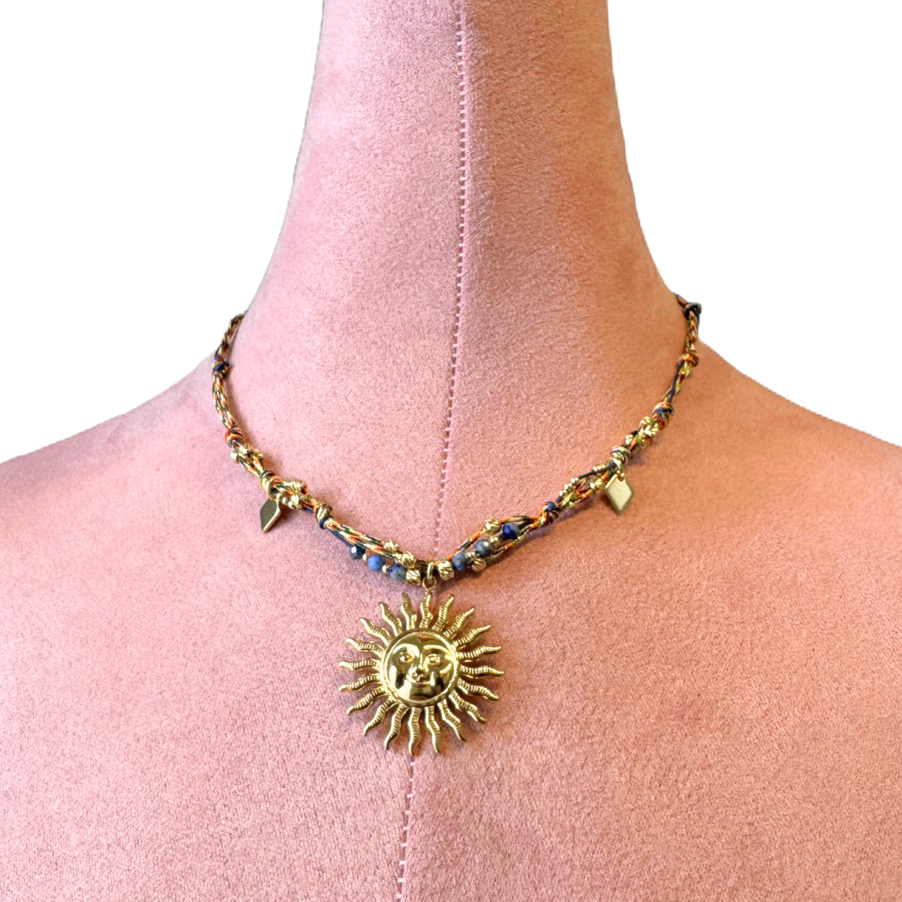 Colier boho auriu cu lapis lazuli si pandativ soare [2]