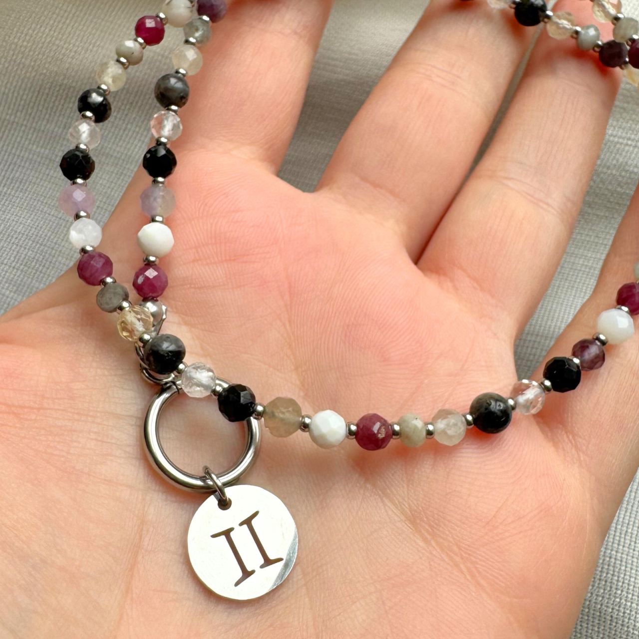 Colier la baza gatului argintiu cu cristale - zodia Gemeni [2]