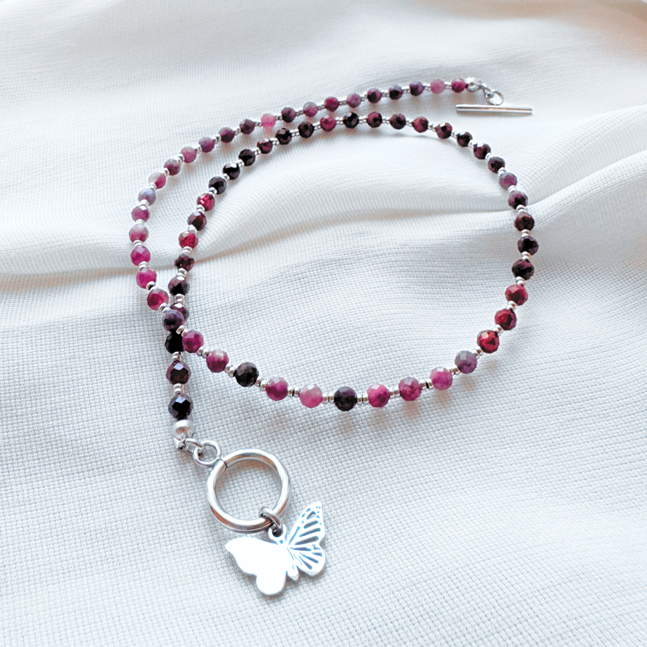 Colier argintiu la baza gatului din turmalina roz si granat cu inchizatoare toggle si pandantiv fluture [1]