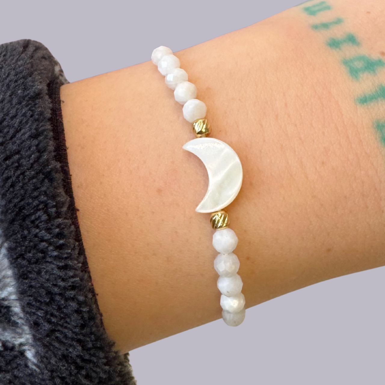 Bratara minimalista cu piatra lunii si semiluna din sidef [2]