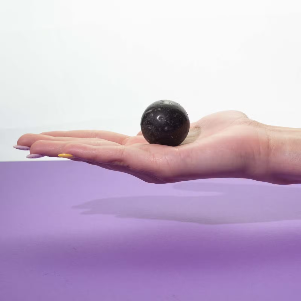 Sfera din turmalina neagra [2]