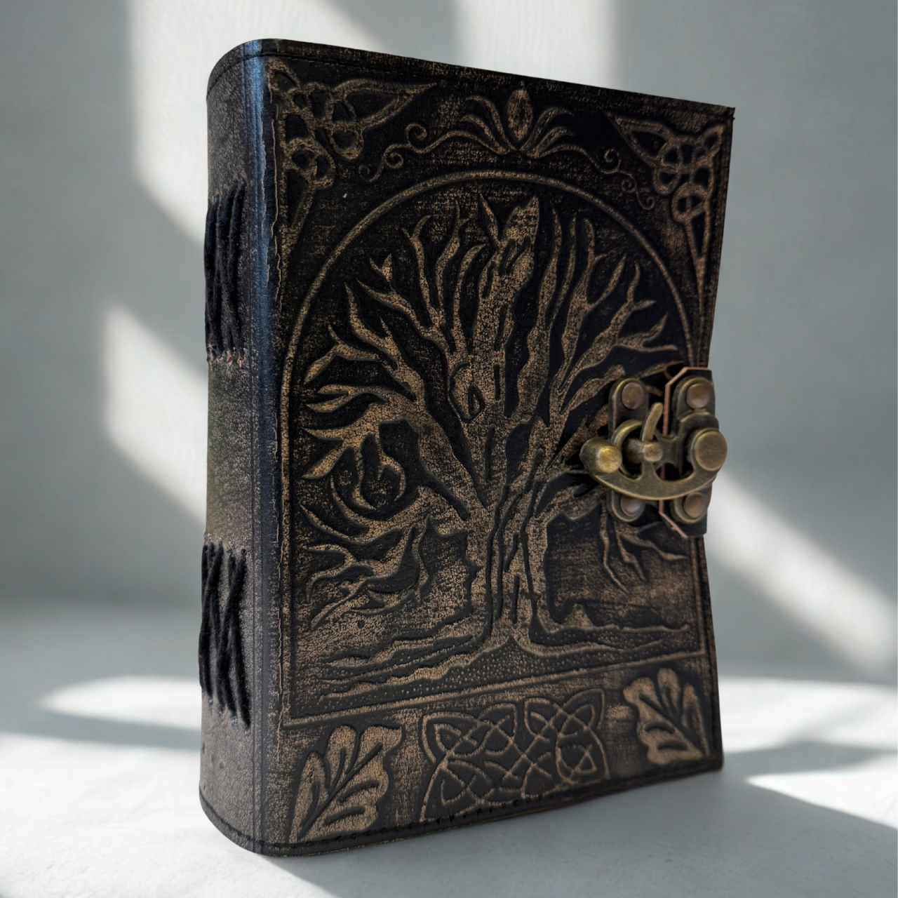 Agenda / Jurnal din piele naturala cu pagini tip pergament si inchidere metalica - Dark [4]