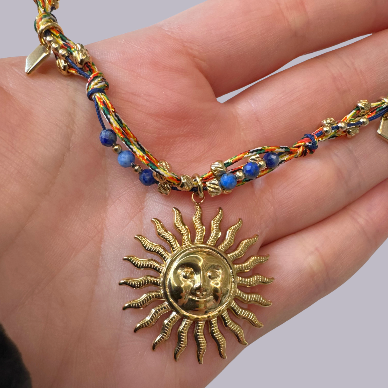 Colier boho auriu cu lapis lazuli si pandativ soare [3]