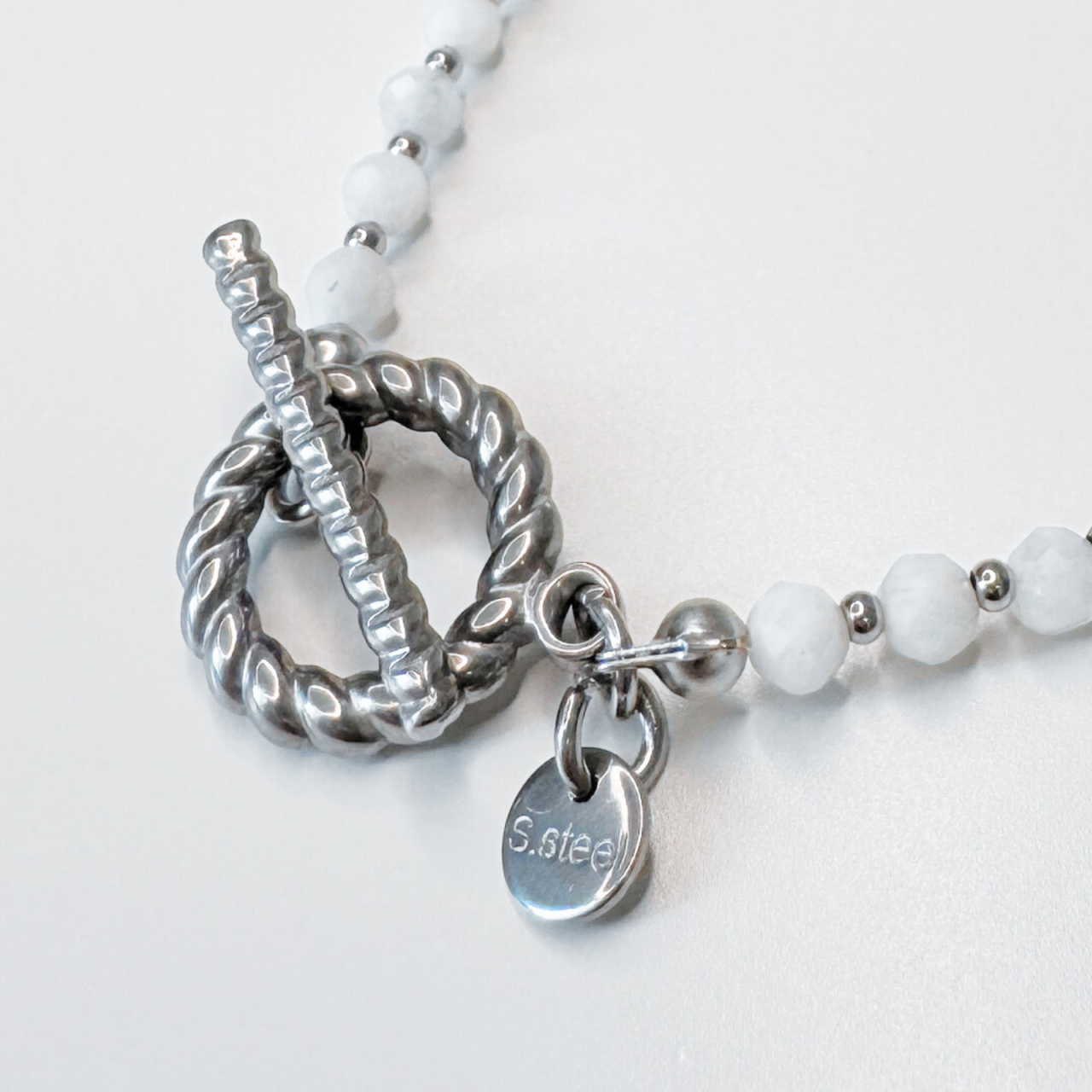 Bratara argintie din piatra lunii si otel inoxidabil cu inchizatoare toggle [3]