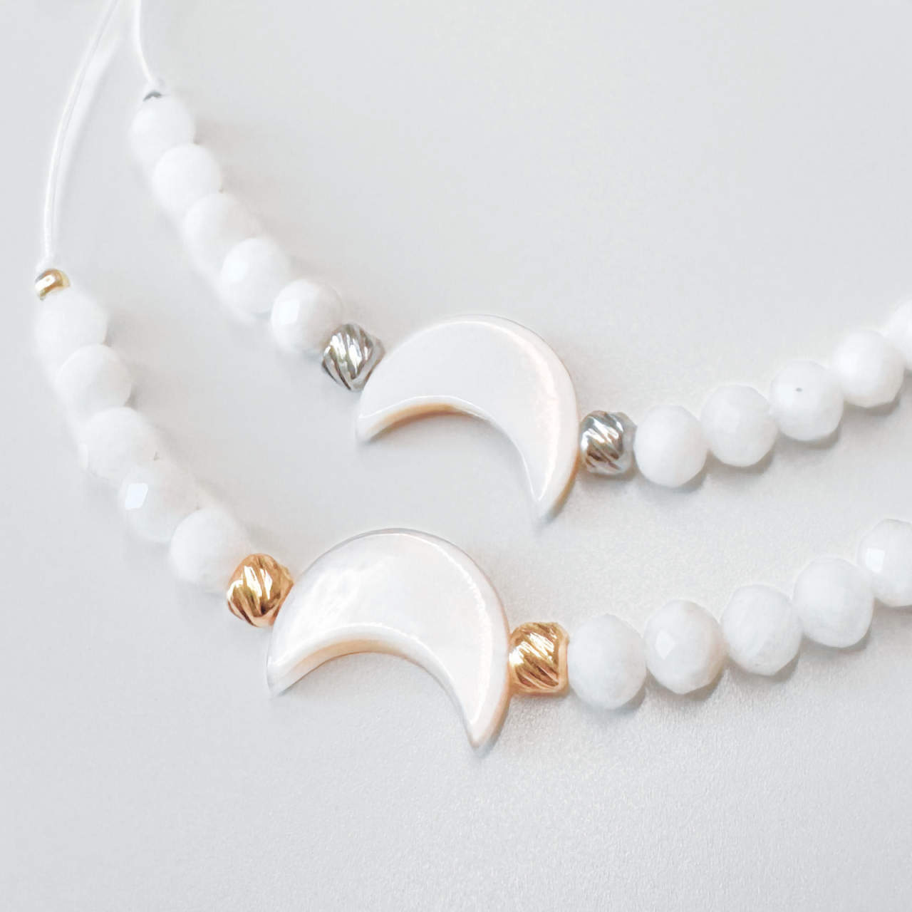 Bratara minimalista cu piatra lunii si semiluna din sidef [3]