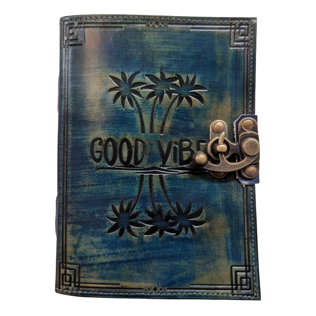 Jurnal din Piele Naturală Albastră „Good Vibes” (13x18 cm) – Agendă Vintage cu Palmieri Gravați și Închizătoare Metalică [2]